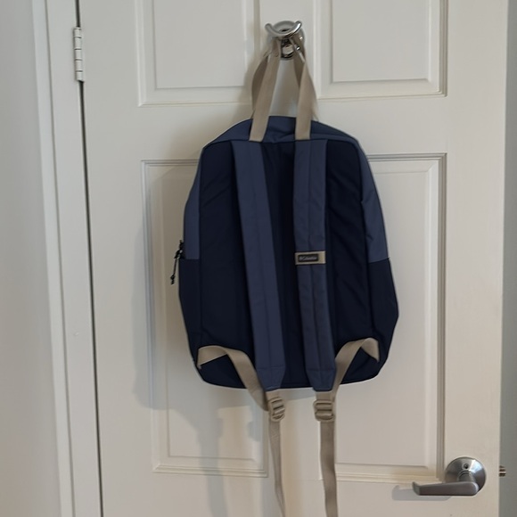 Columbia Sportswear Trek 24L backpack. Like New Blue - Picture 3 of 5